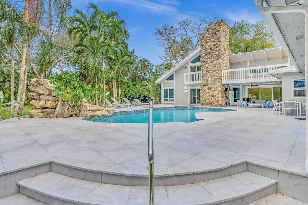 Rare Hidden Getaway Heated Pool 1.5 Acres! Sleeps 16 Villa Fort Lauderdale Dış mekan fotoğraf