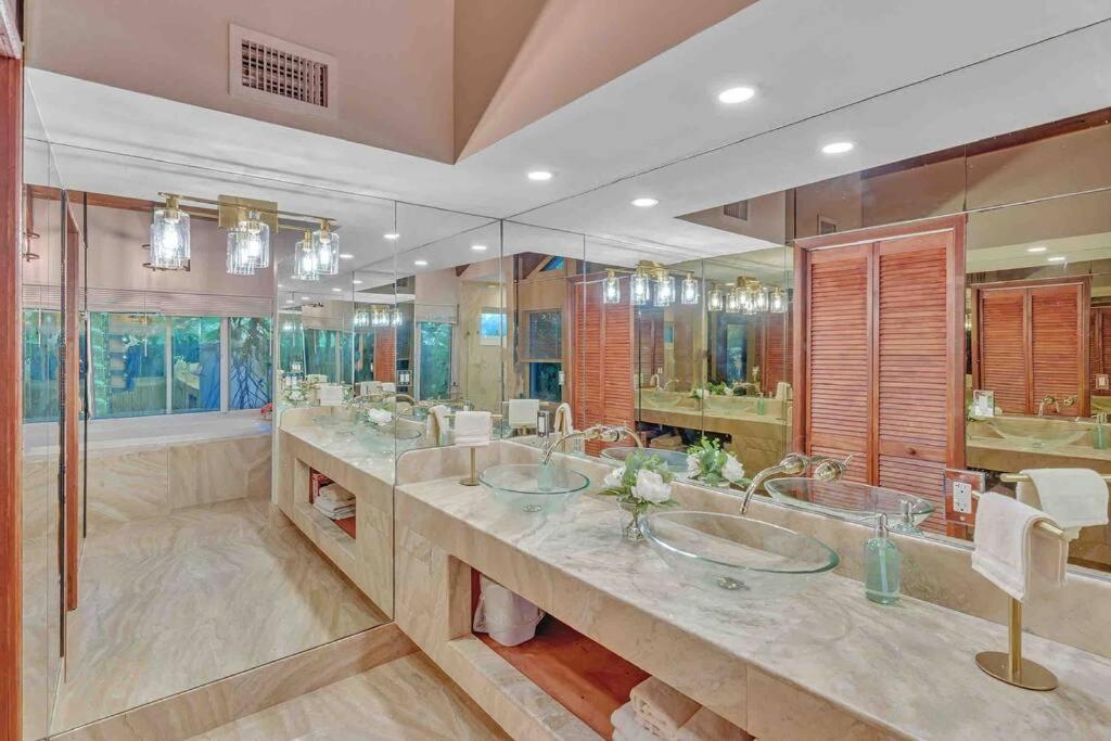 Rare Hidden Getaway Heated Pool 1.5 Acres! Sleeps 16 Villa Fort Lauderdale Dış mekan fotoğraf