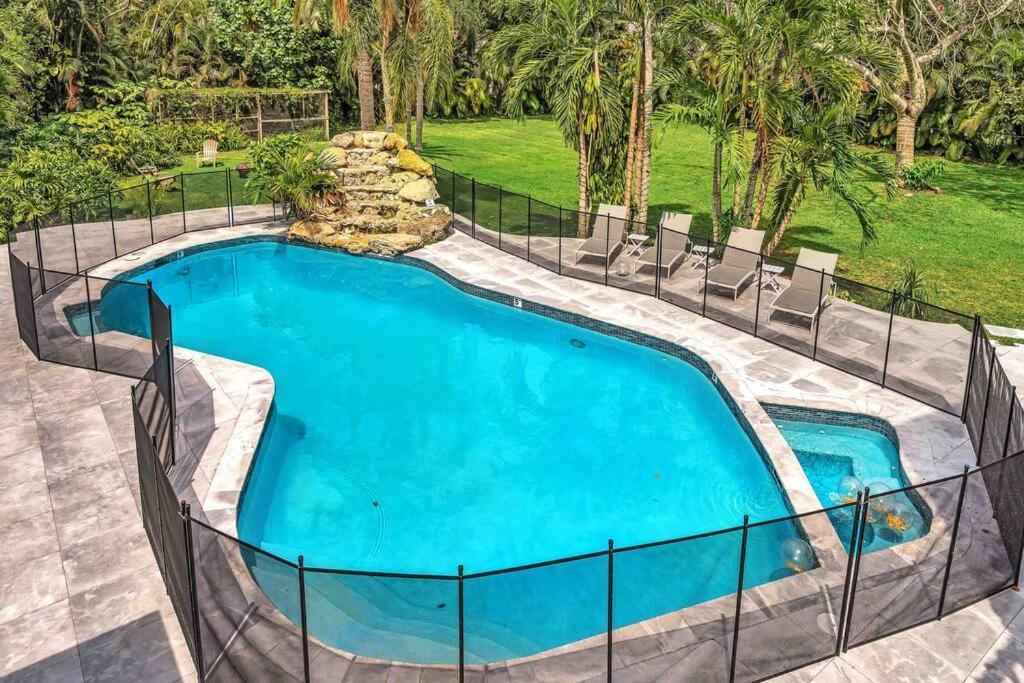 Rare Hidden Getaway Heated Pool 1.5 Acres! Sleeps 16 Villa Fort Lauderdale Dış mekan fotoğraf