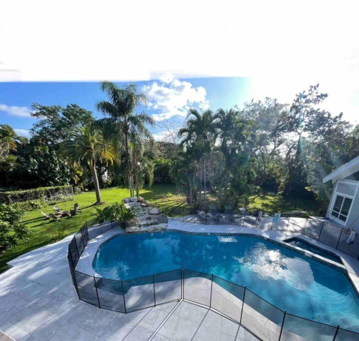 Rare Hidden Getaway Heated Pool 1.5 Acres! Sleeps 16 Villa Fort Lauderdale Dış mekan fotoğraf