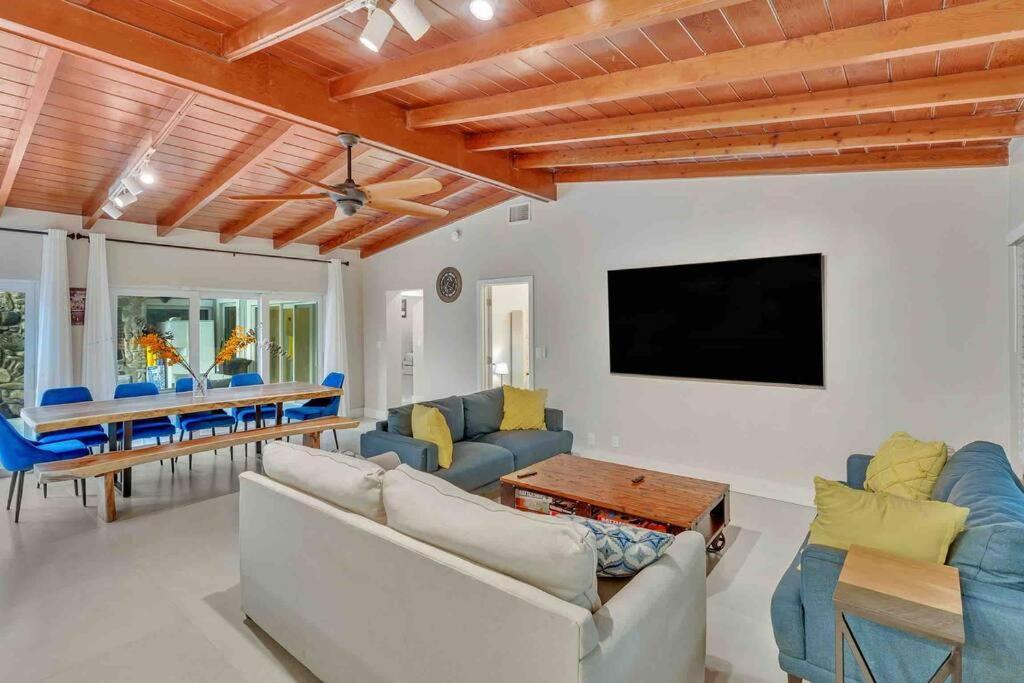 Rare Hidden Getaway Heated Pool 1.5 Acres! Sleeps 16 Villa Fort Lauderdale Dış mekan fotoğraf